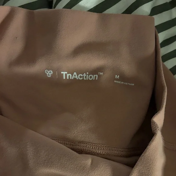 High-Waisted Pink Leggings - Picture 2 of 3